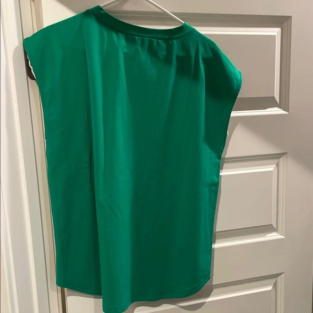 JODIFL Green Blouse with Elegant Design - Picture 4 of 4